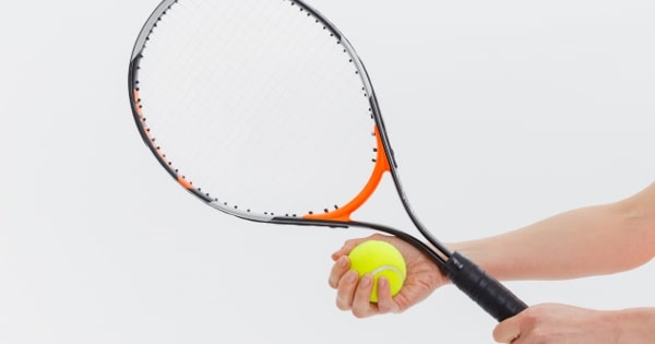 テニスのロブとは？基本スキルや効果的な使い方と練習法を解説