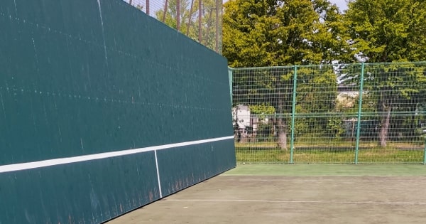 テニスのホームランを克服するための練習方法